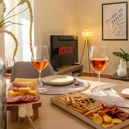 Apartment Refined Urban Stay,heart Of The *
