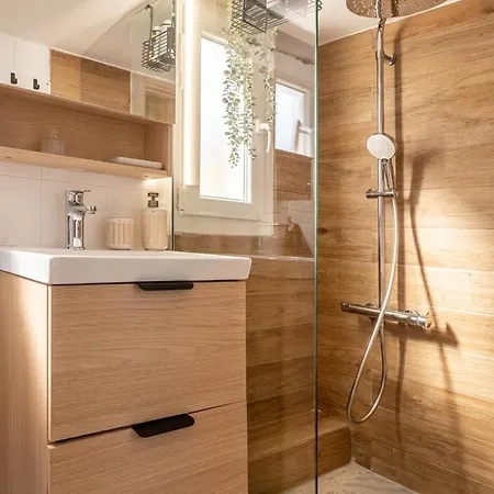 Refined Urban Stay,heart Of The Appartement