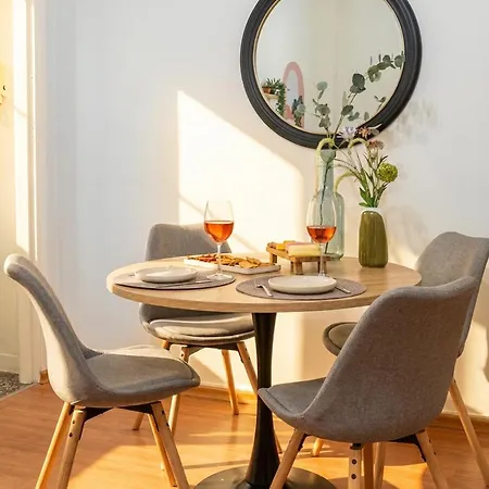 Refined Urban Stay,heart Of The *