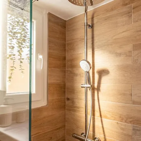 Refined Urban Stay,heart Of The Apartment *